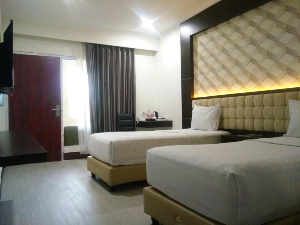 Sindoro Hotel Cilacap By Conary Esterno foto