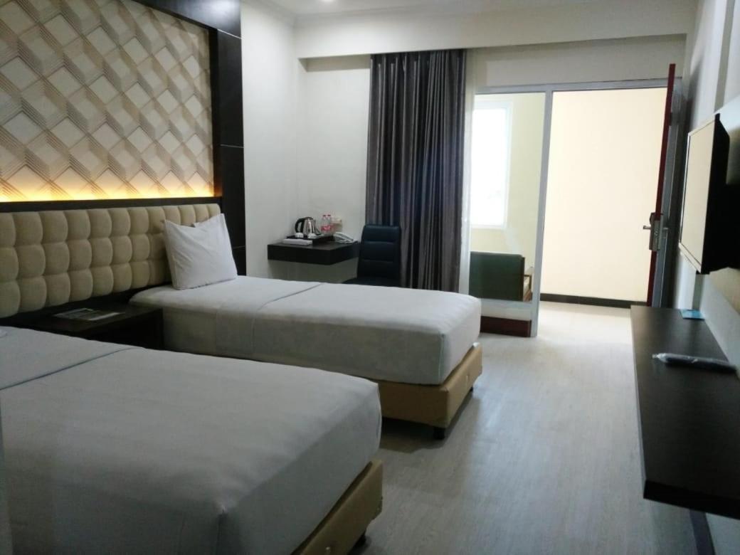 Sindoro Hotel Cilacap By Conary Esterno foto