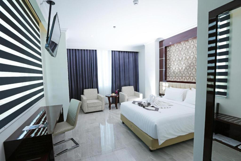 Sindoro Hotel Cilacap By Conary Esterno foto