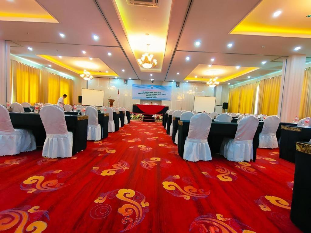 Sindoro Hotel Cilacap By Conary Esterno foto