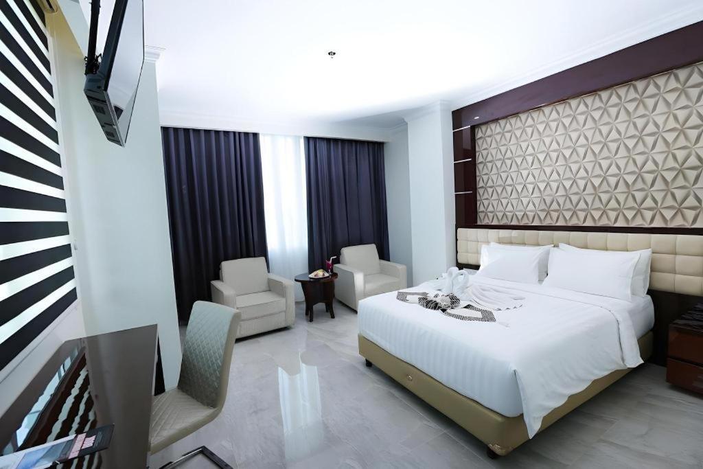 Sindoro Hotel Cilacap By Conary Esterno foto