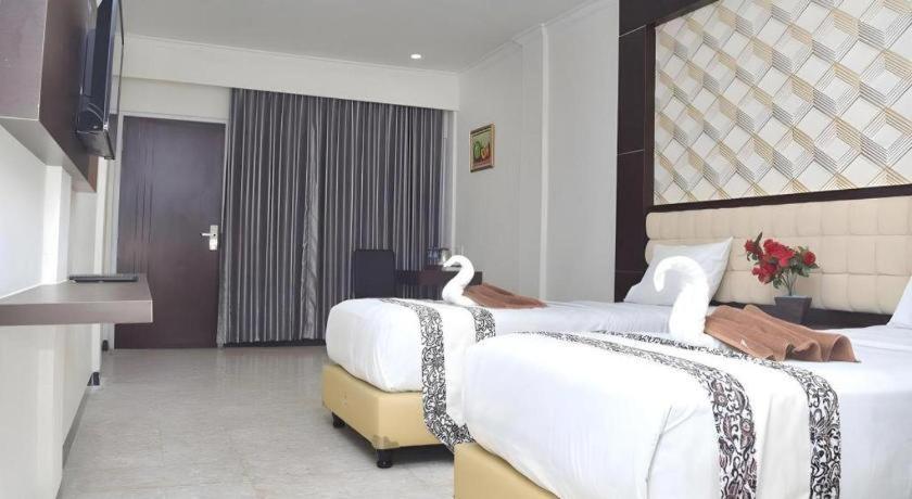 Sindoro Hotel Cilacap By Conary Esterno foto